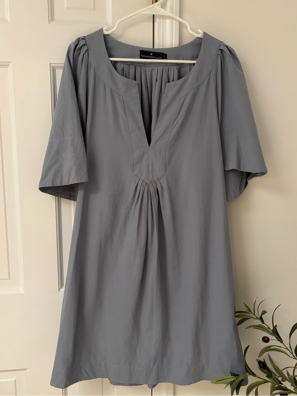Pomander Place Finley Flutter Sleeve Dress Large Like New